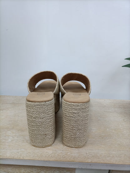 BOSANOVA. Sandalia rafia T.37