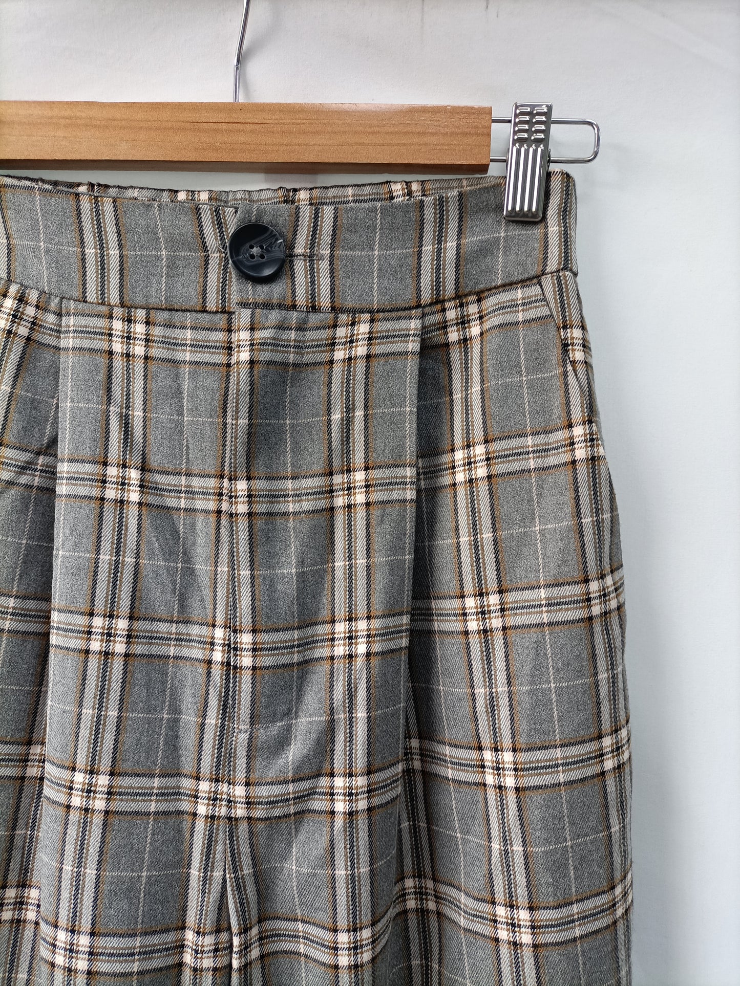 STRADIVARIUS. Grey checked trousers size 32