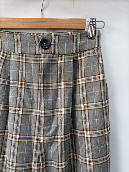 STRADIVARIUS. Grey checked trousers size 32