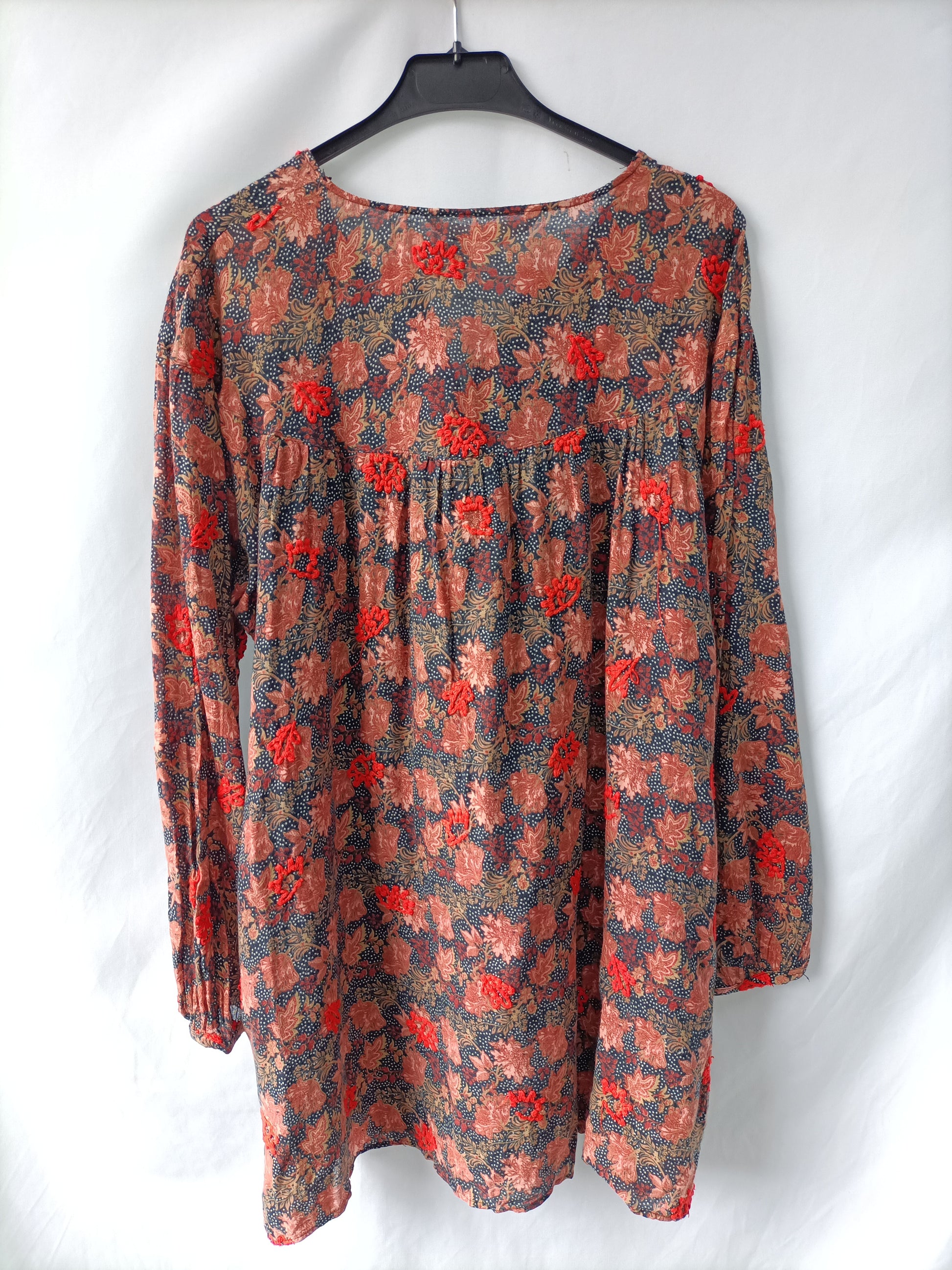 ZARA. Embroidered floral dress Tm Hibuy market ZARA. Embroidered floral dress Tm Hibuy market