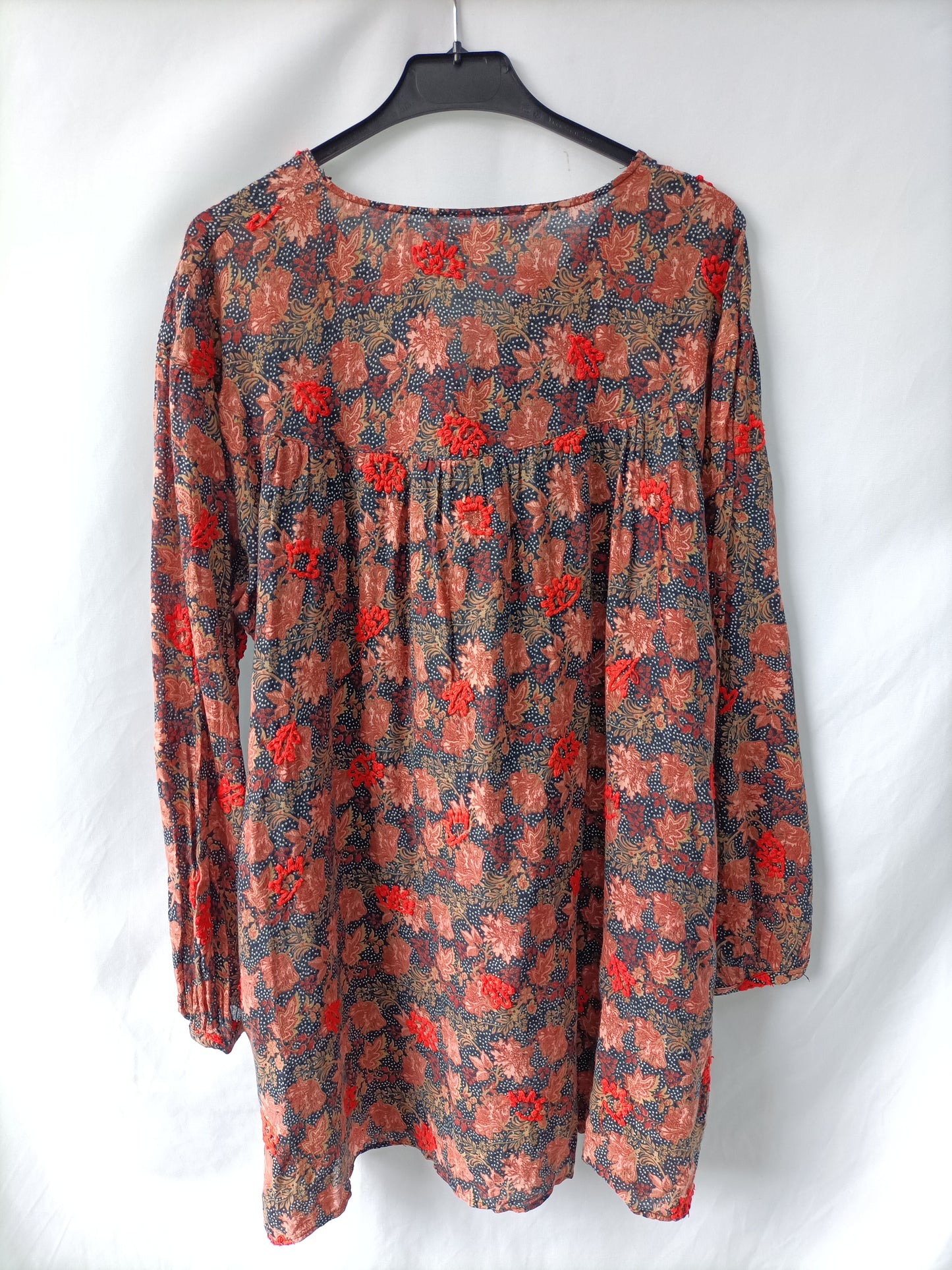 ZARA. Vestido flores bordado T.m