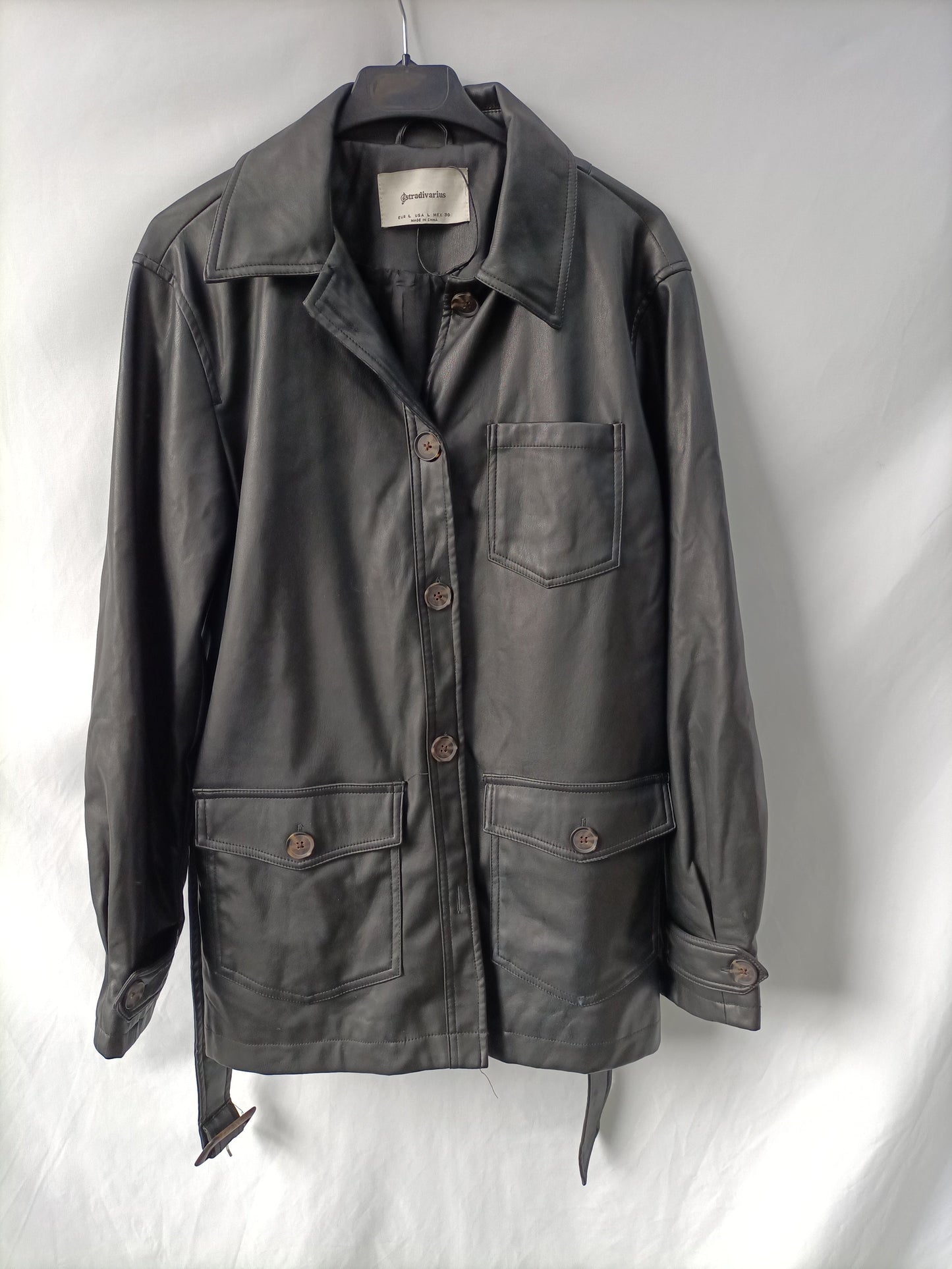 STRADIVARIUS. Cazadora polipiel T.l