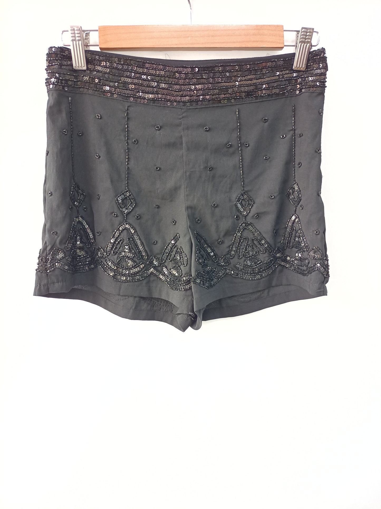 FÓRMULA JOVEN. Shorts negro lentejuelas T.38