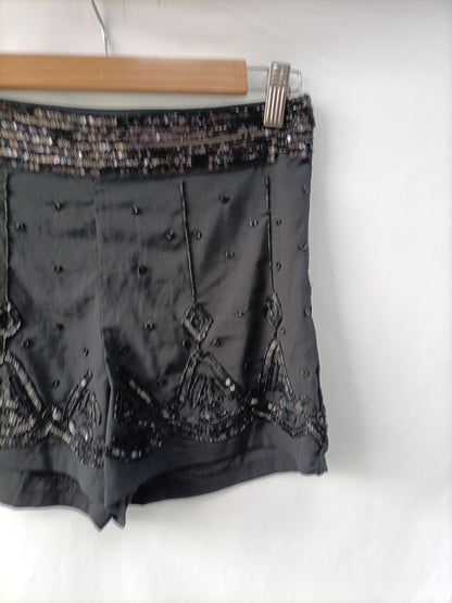 FÓRMULA JOVEN. Shorts negro lentejuelas T.38