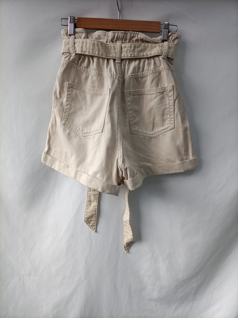 H&M. Shorts beige slouchy T.36