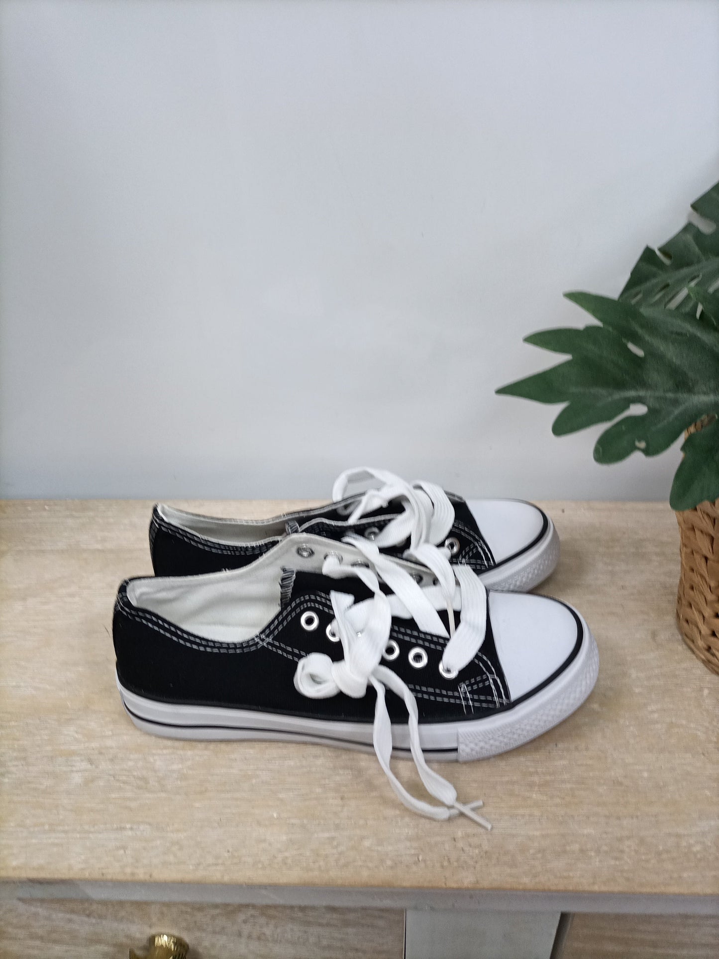 OTHERS. Black toe sneakers S.38