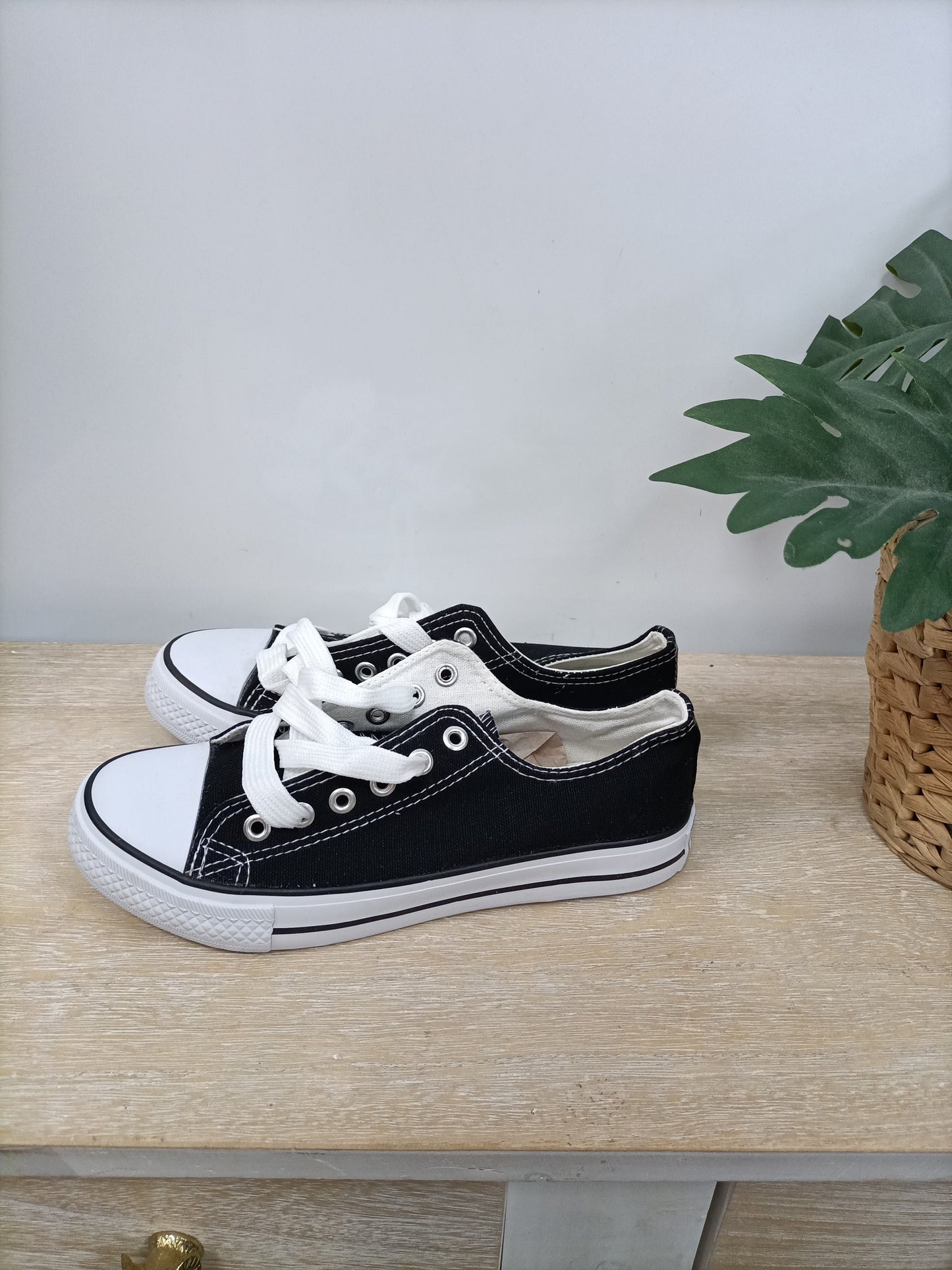 OTHERS. Black toe sneakers S.38