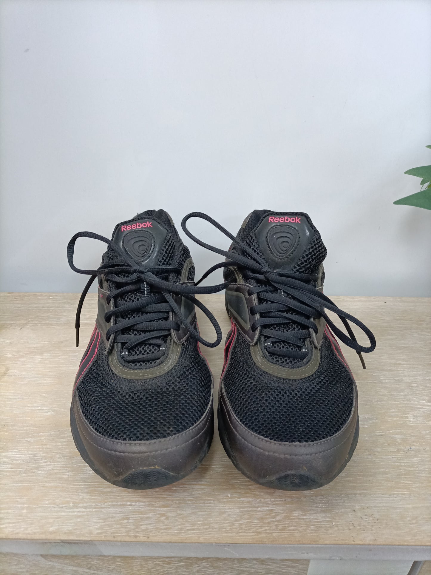 REEBOK. Zapatillas negras T.40