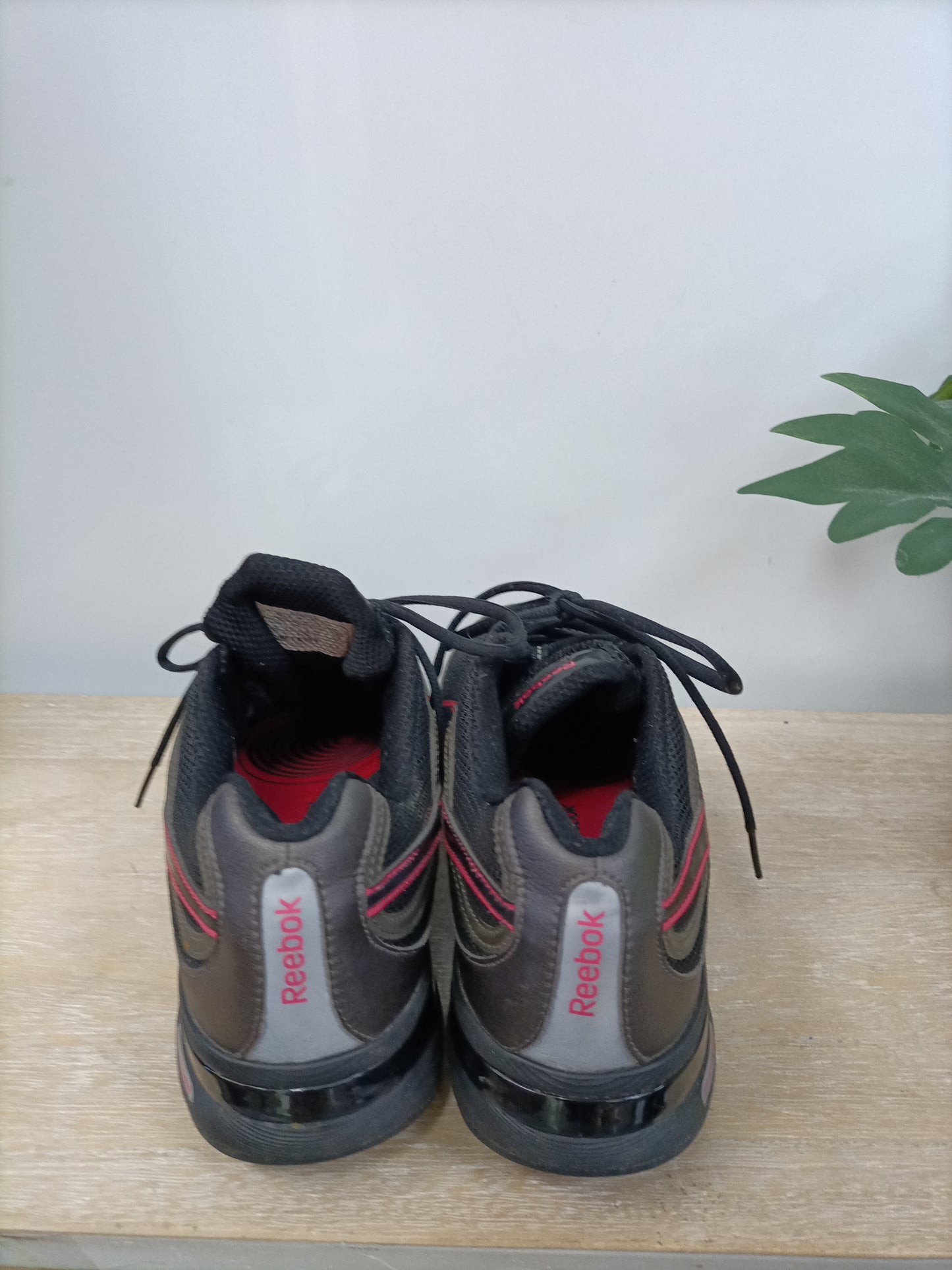 REEBOK. Zapatillas negras T.40