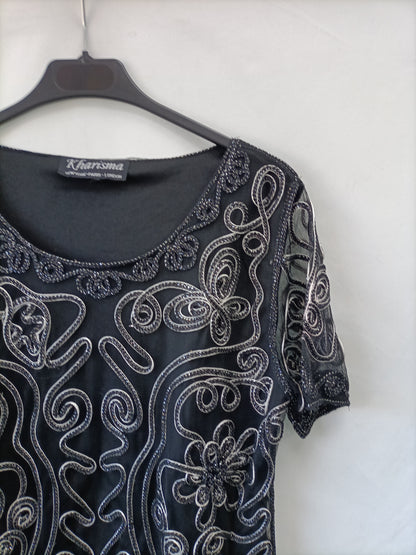 OTRAS. Camiseta bordados T.44