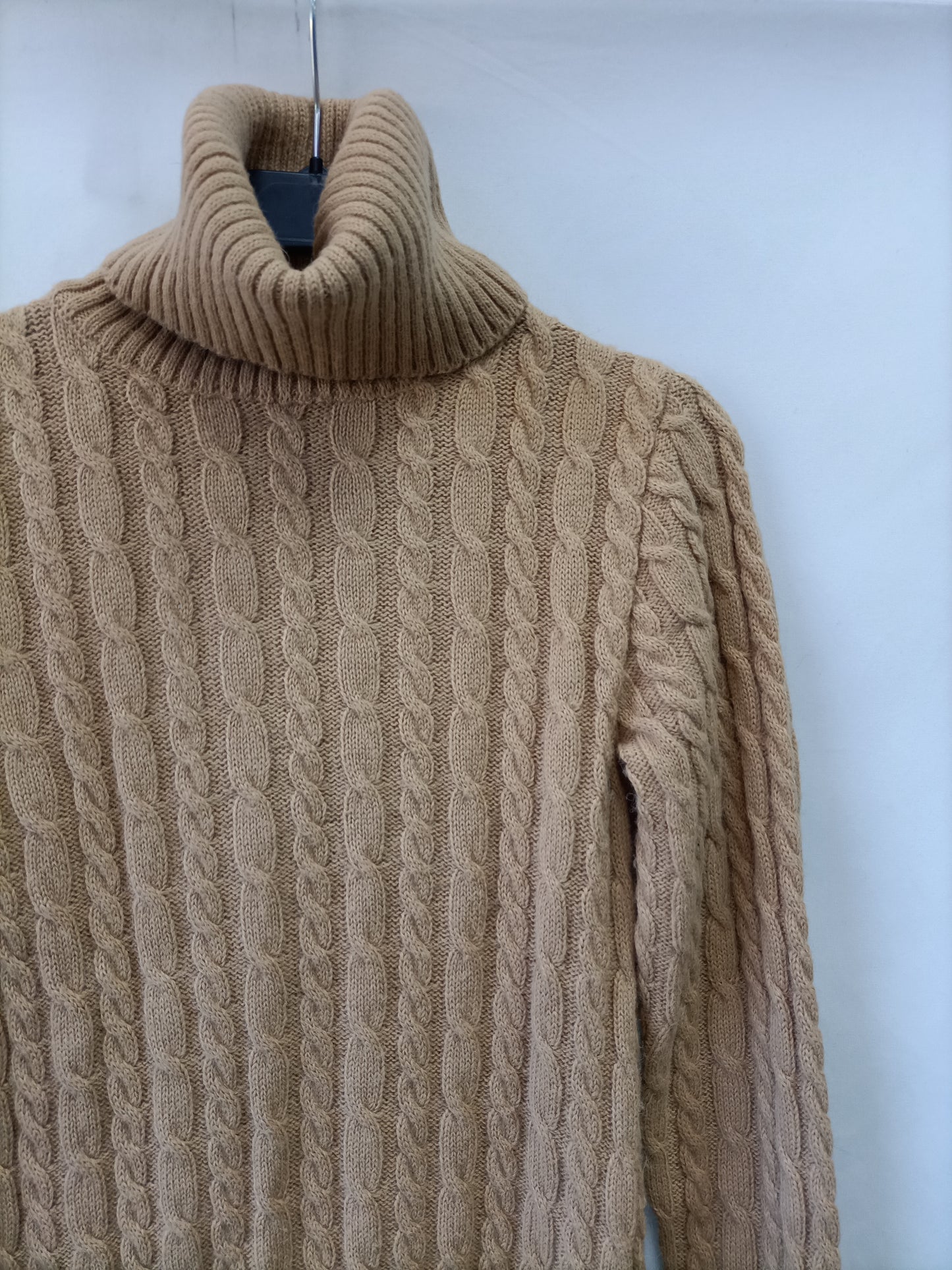 ZARA. Beige cable knit Ts sweater