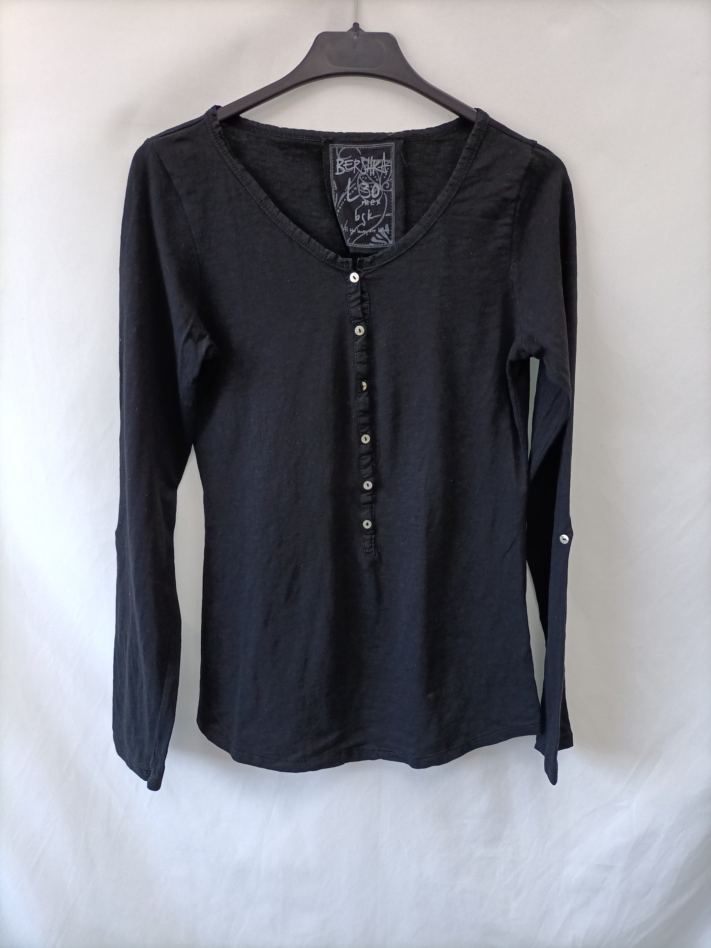 BERSHKA. Camiseta negra básica T.l