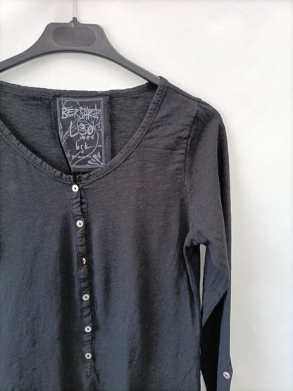 BERSHKA. Camiseta negra básica T.l