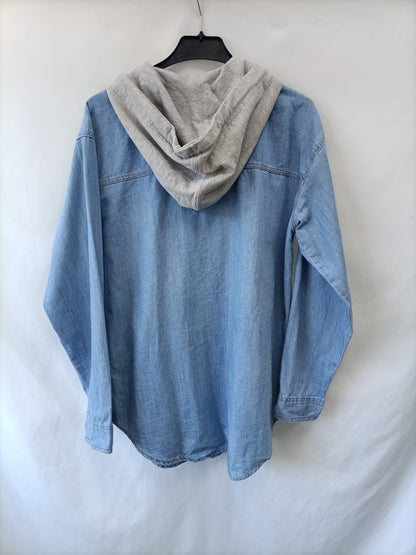 H&M. Sobrecamisa denim T.38