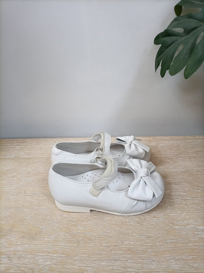 DULCES. Merceditas blancas T.22