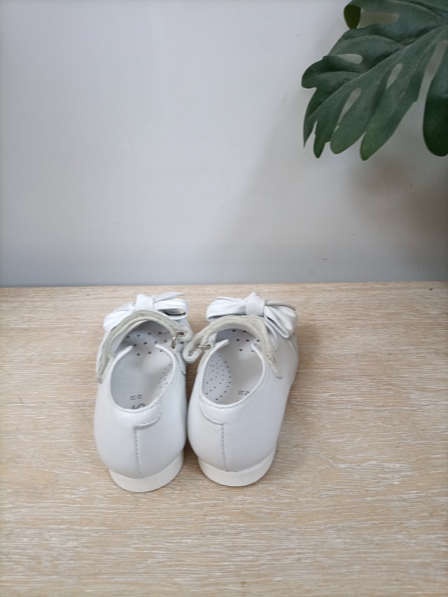 DULCES. Merceditas blancas T.22