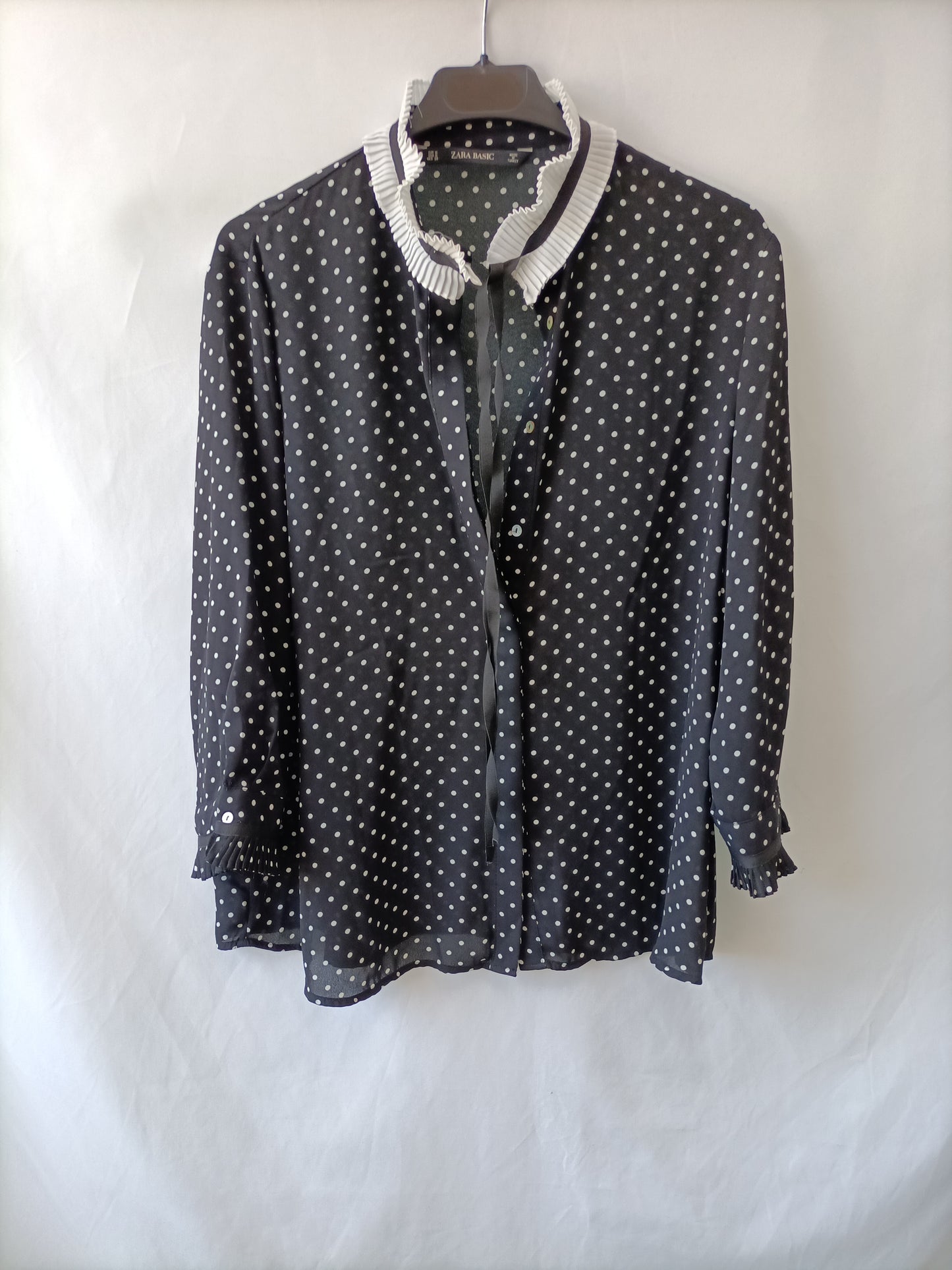 ZARA. Blusa fluida lunares T.m