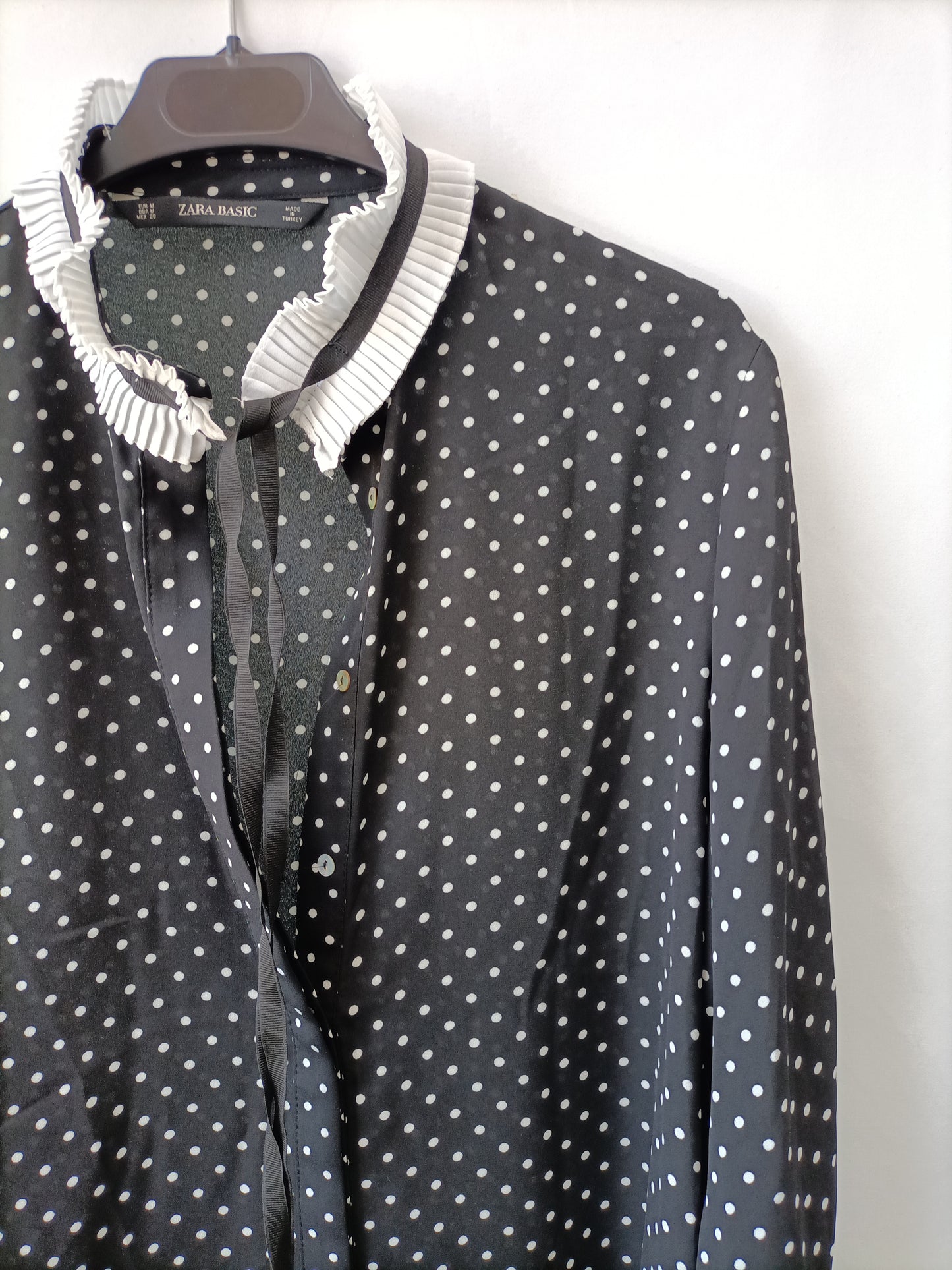 ZARA. Blusa fluida lunares T.m