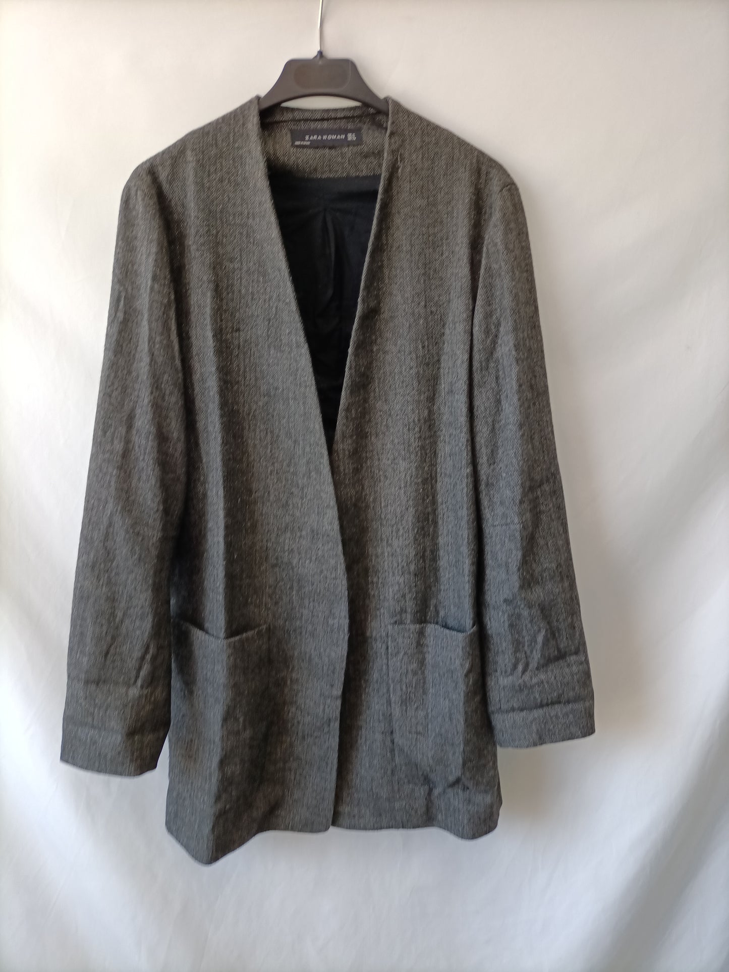 ZARA.Chaqueta Fina gris T.M