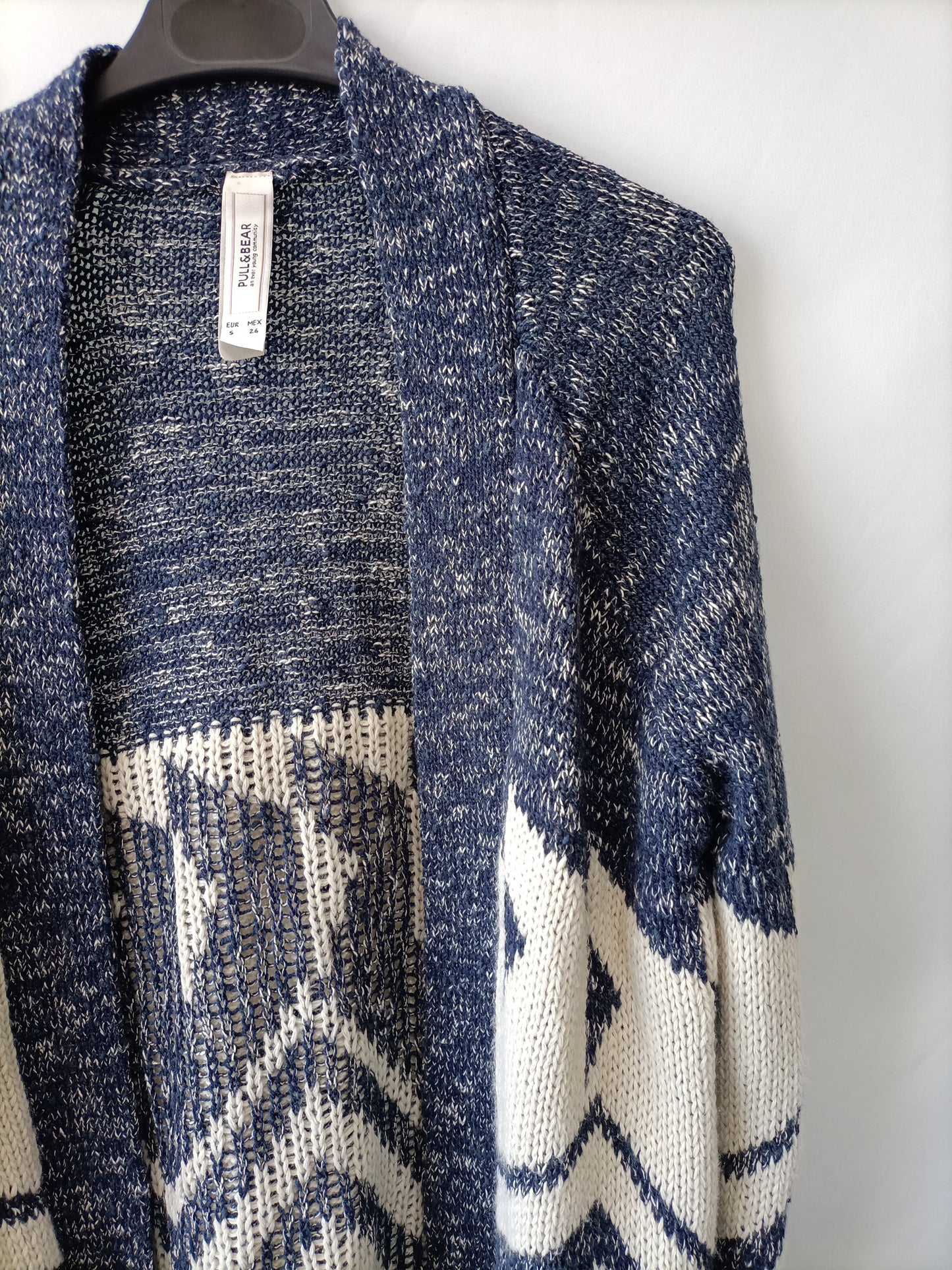 PULL&amp;BEAR.Blue and white cardigan TS