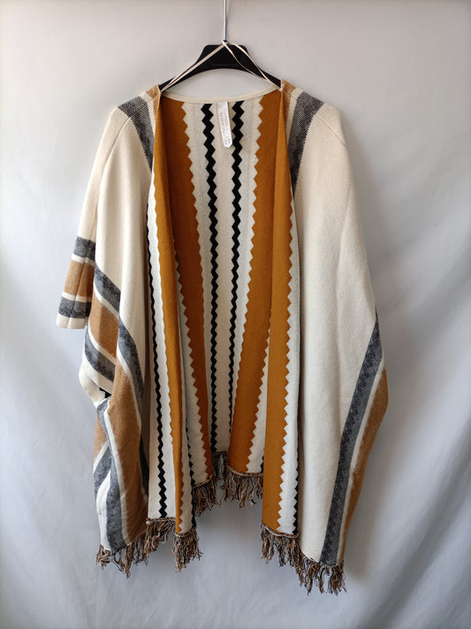 PULL&amp;BEAR. Poncho type cardigan TM