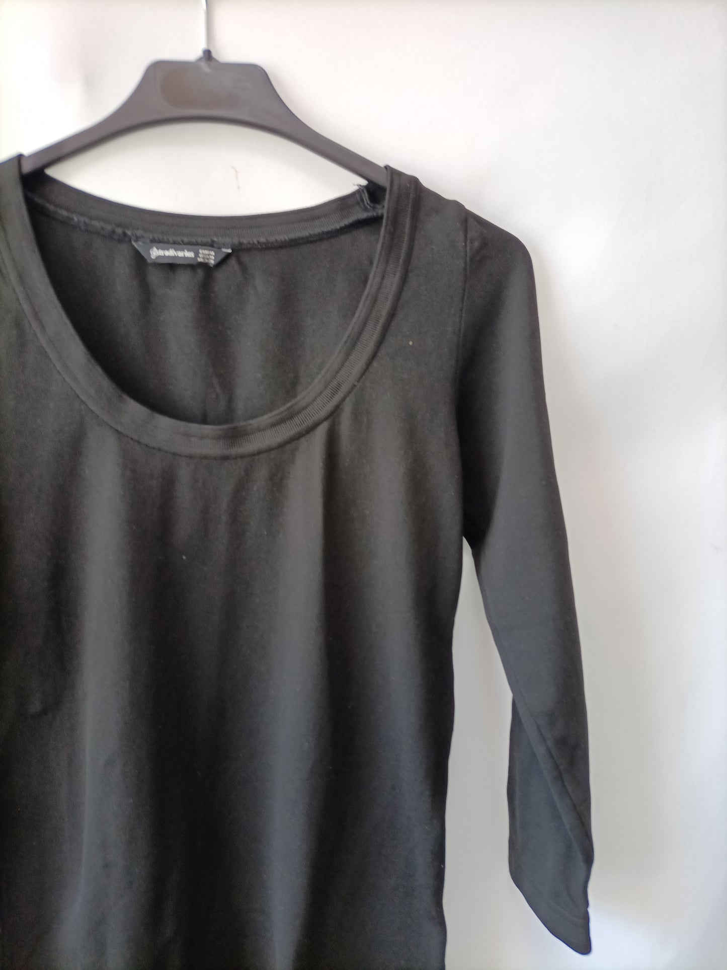 STRADIVARIUS.Black stretch t-shirt TM