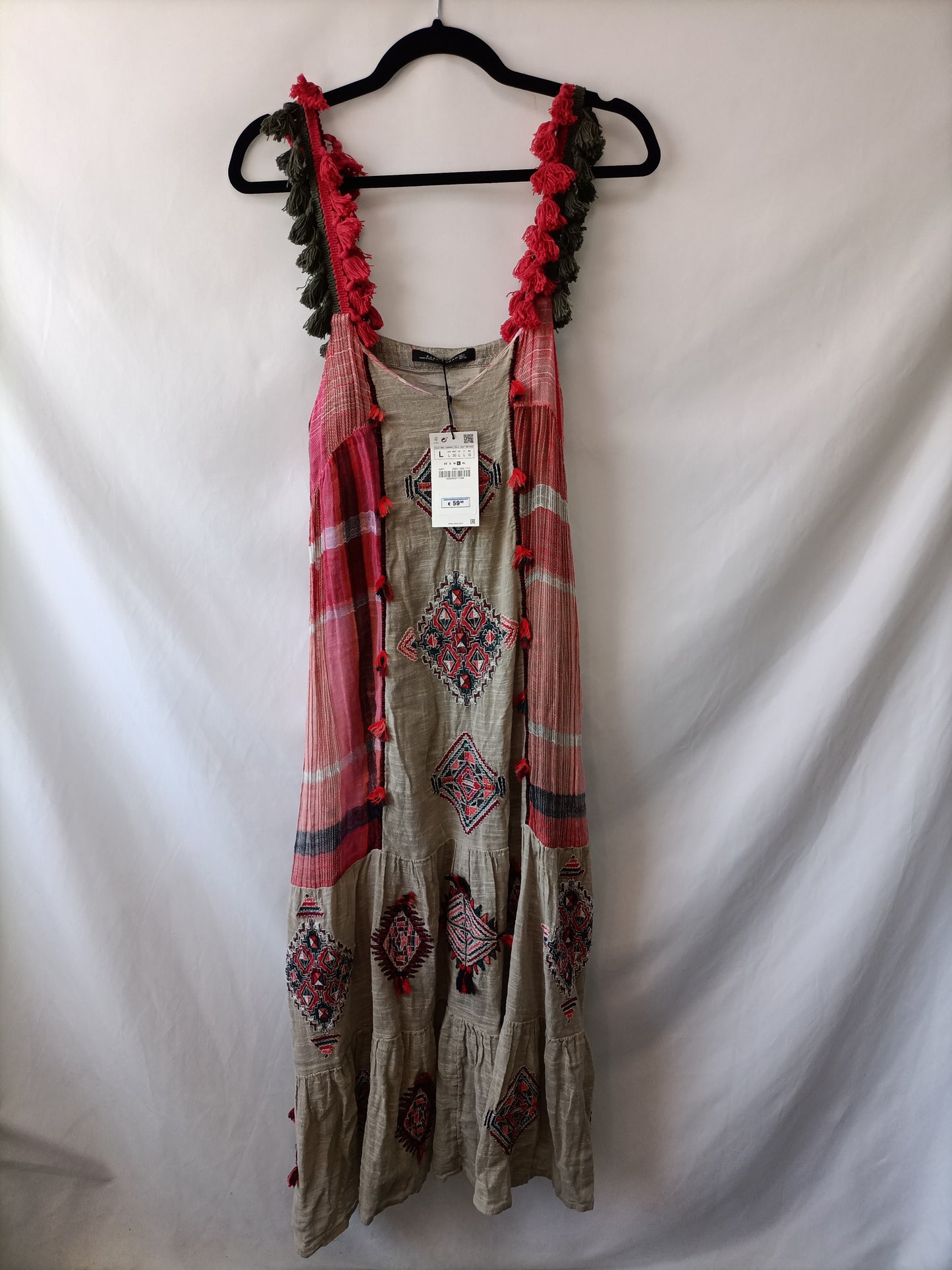 ZARA.Vestido bordado T.L