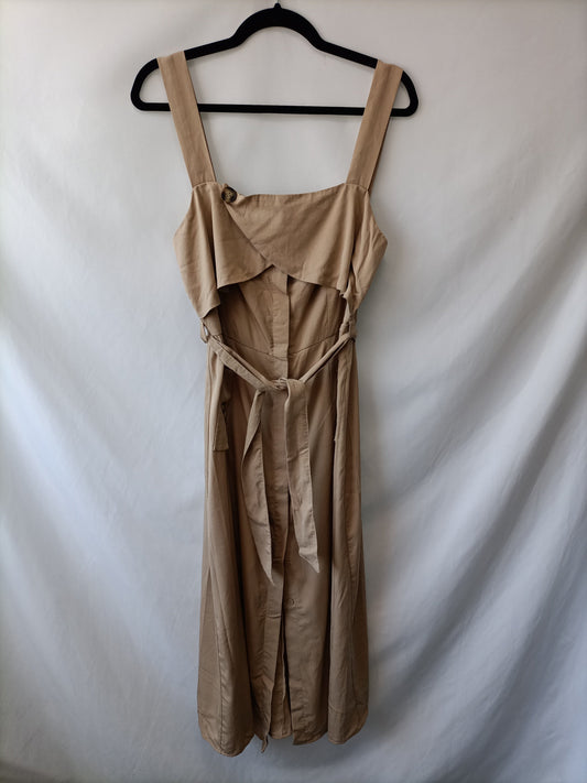 BERSHKA.Vestido midi beige abotonado T.L