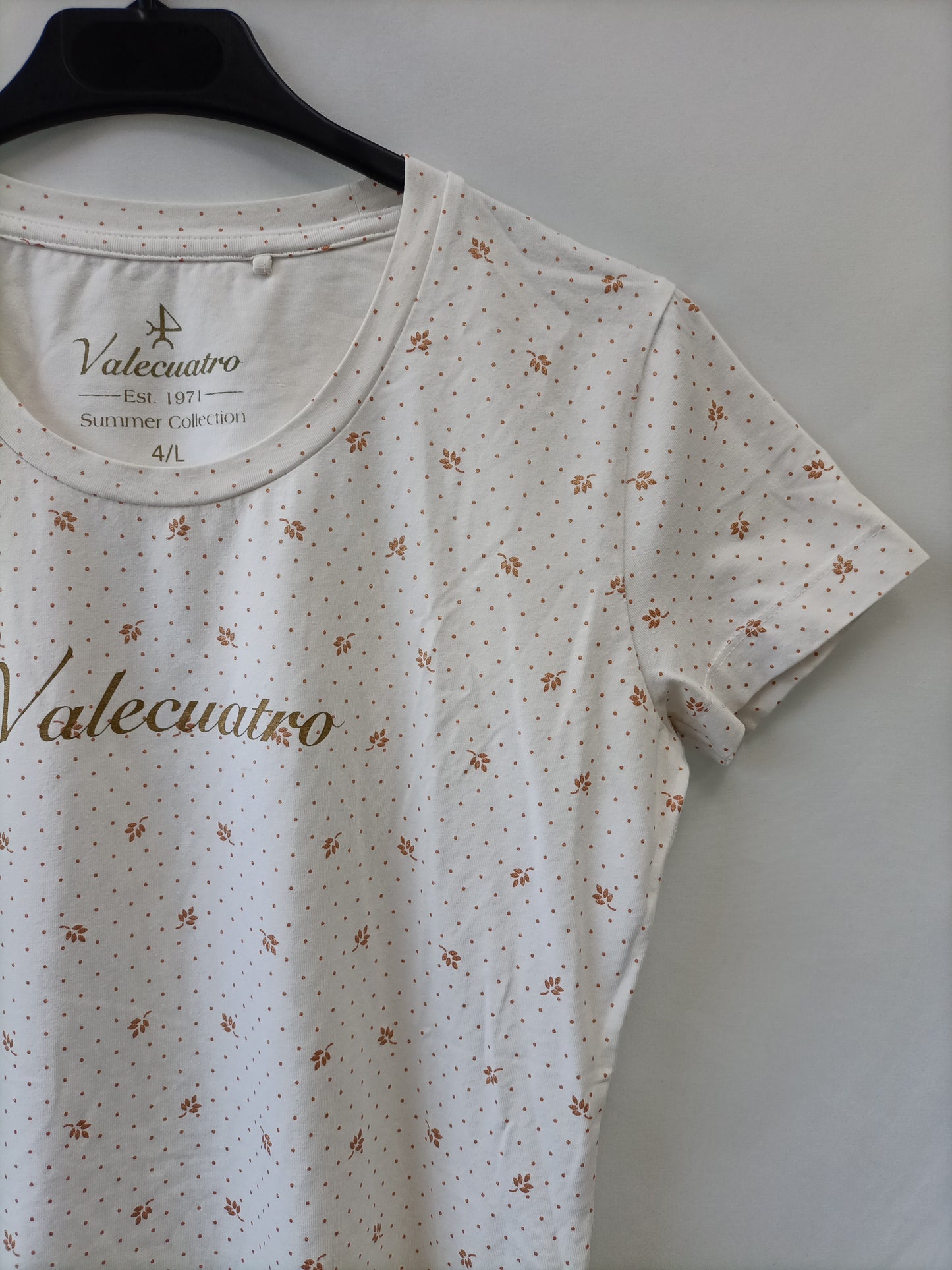 VALECUATRO. camiseta blanca puntitos T.L