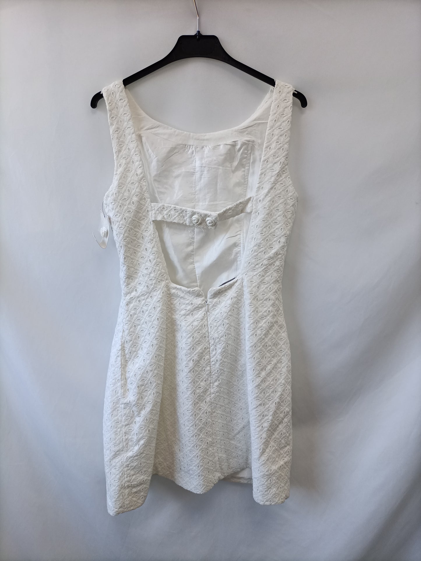 BLANCO.Vestido troquelado T.m