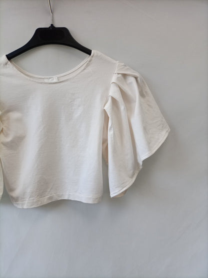 TANYA. Beige top with sleeves S/S