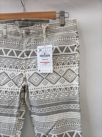 ZARA.Pantalones estampados étnicos T.38