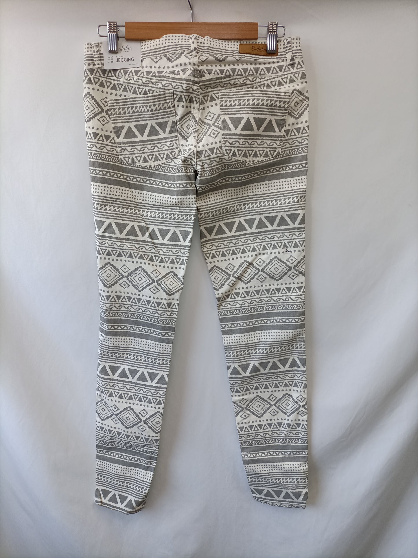ZARA.Pantalones estampados étnicos T.38