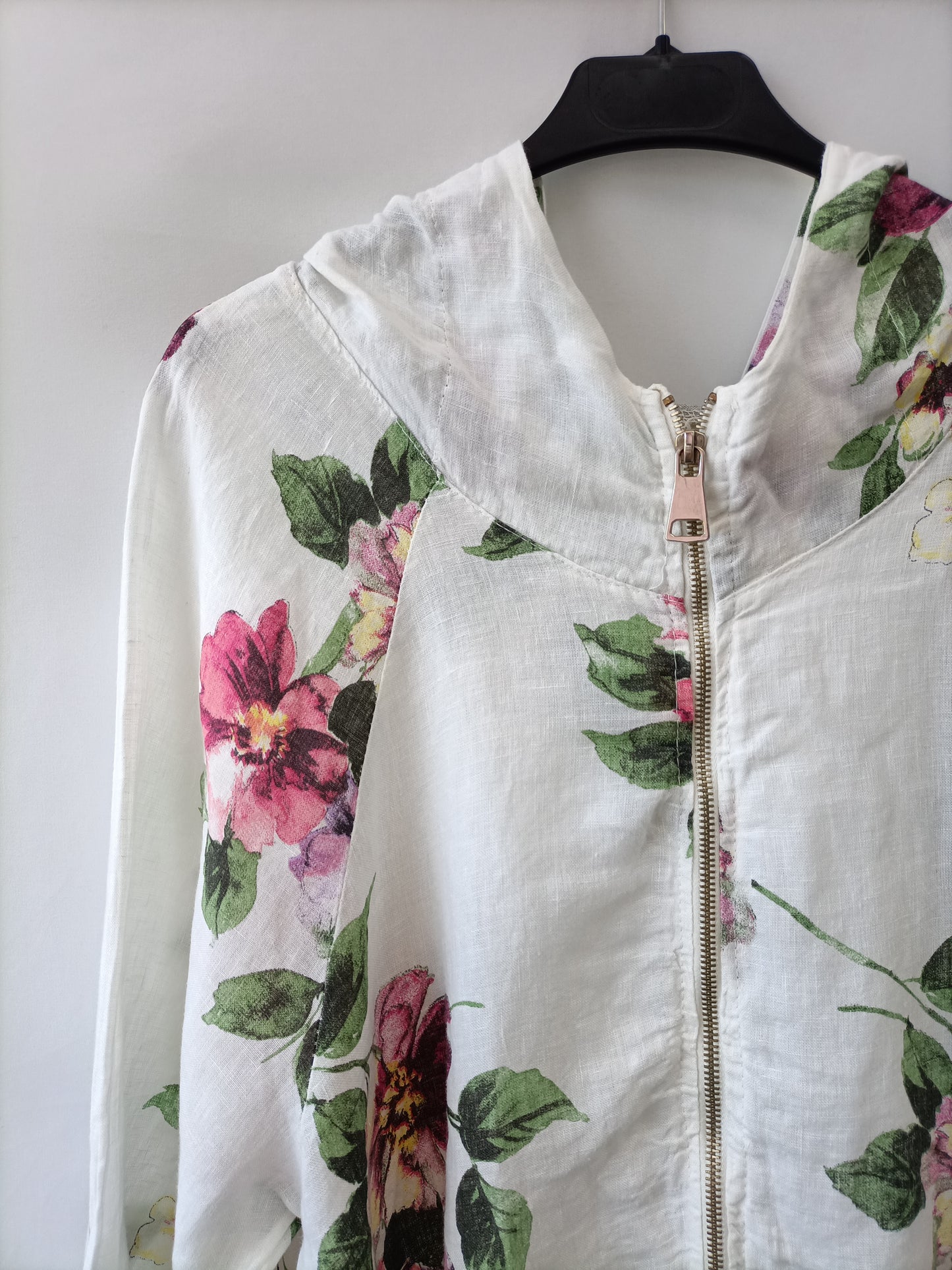 OTRAS. chaqueta blanca estampada capucha T.m/l