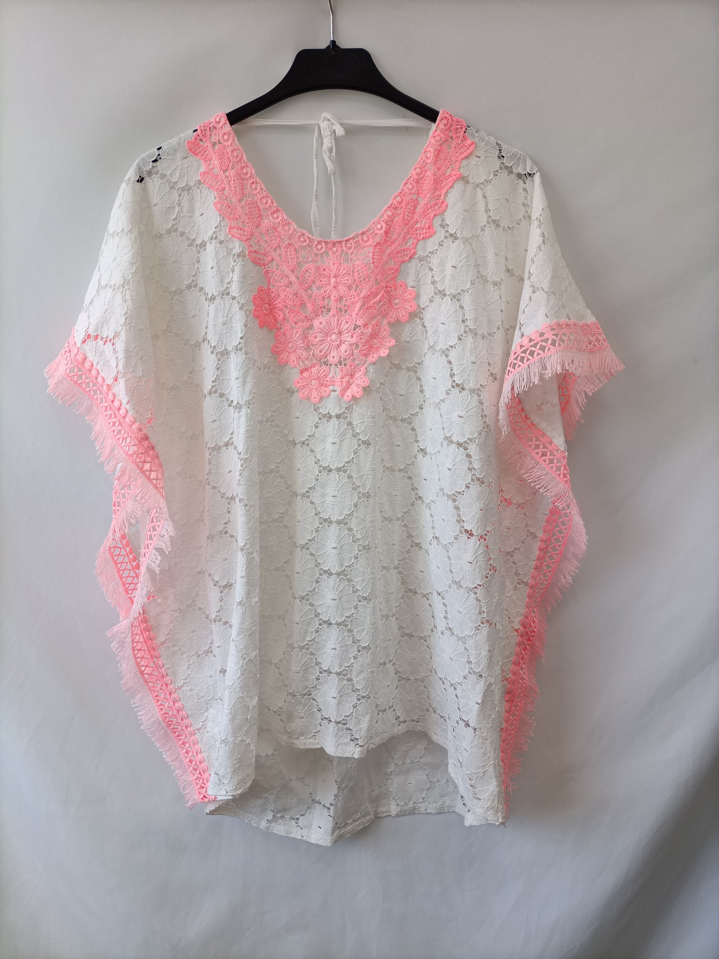 OTHERS. White flower lace poncho YOUR