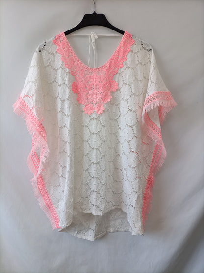 OTHERS. White flower lace poncho YOUR