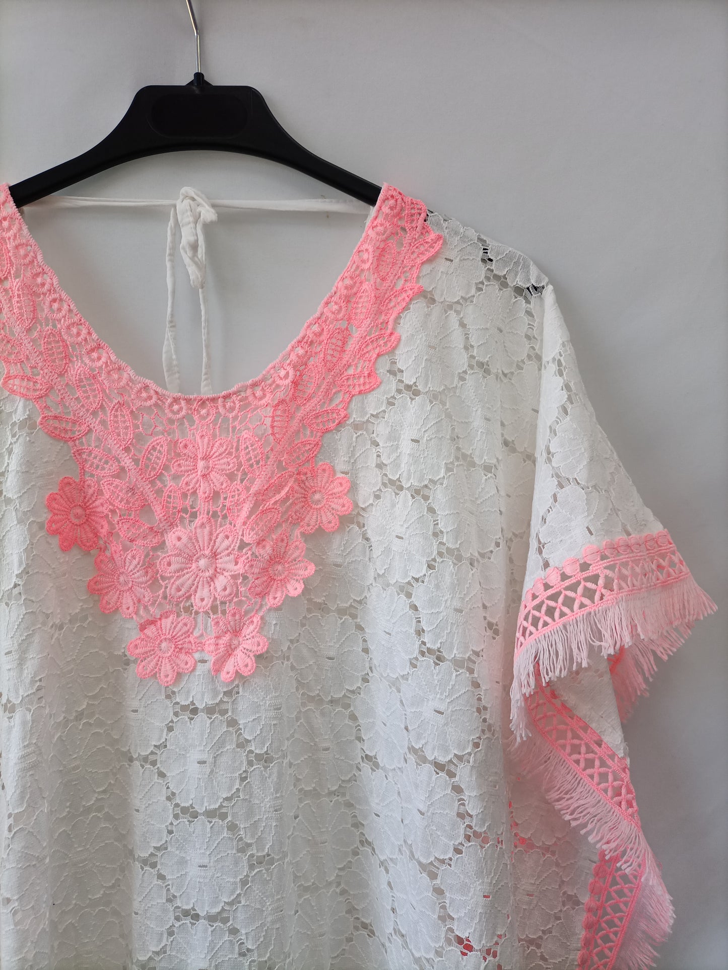 OTHERS. White flower lace poncho YOUR