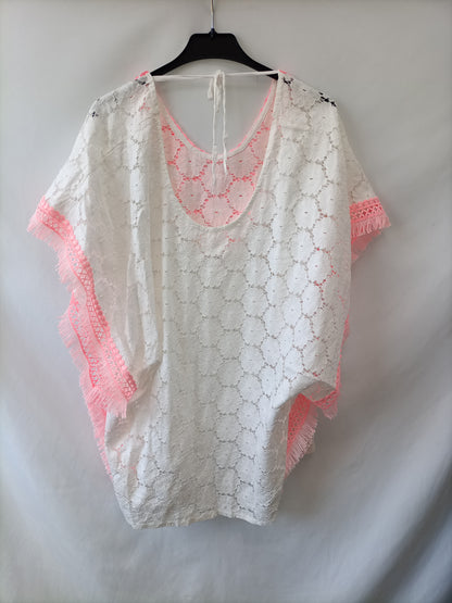 OTHERS. White flower lace poncho YOUR