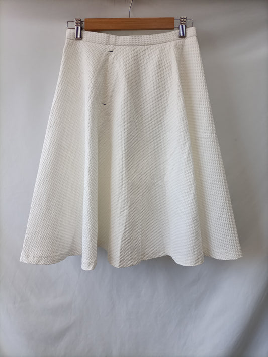 ZARA. White textured ruffled midi skirt Ts