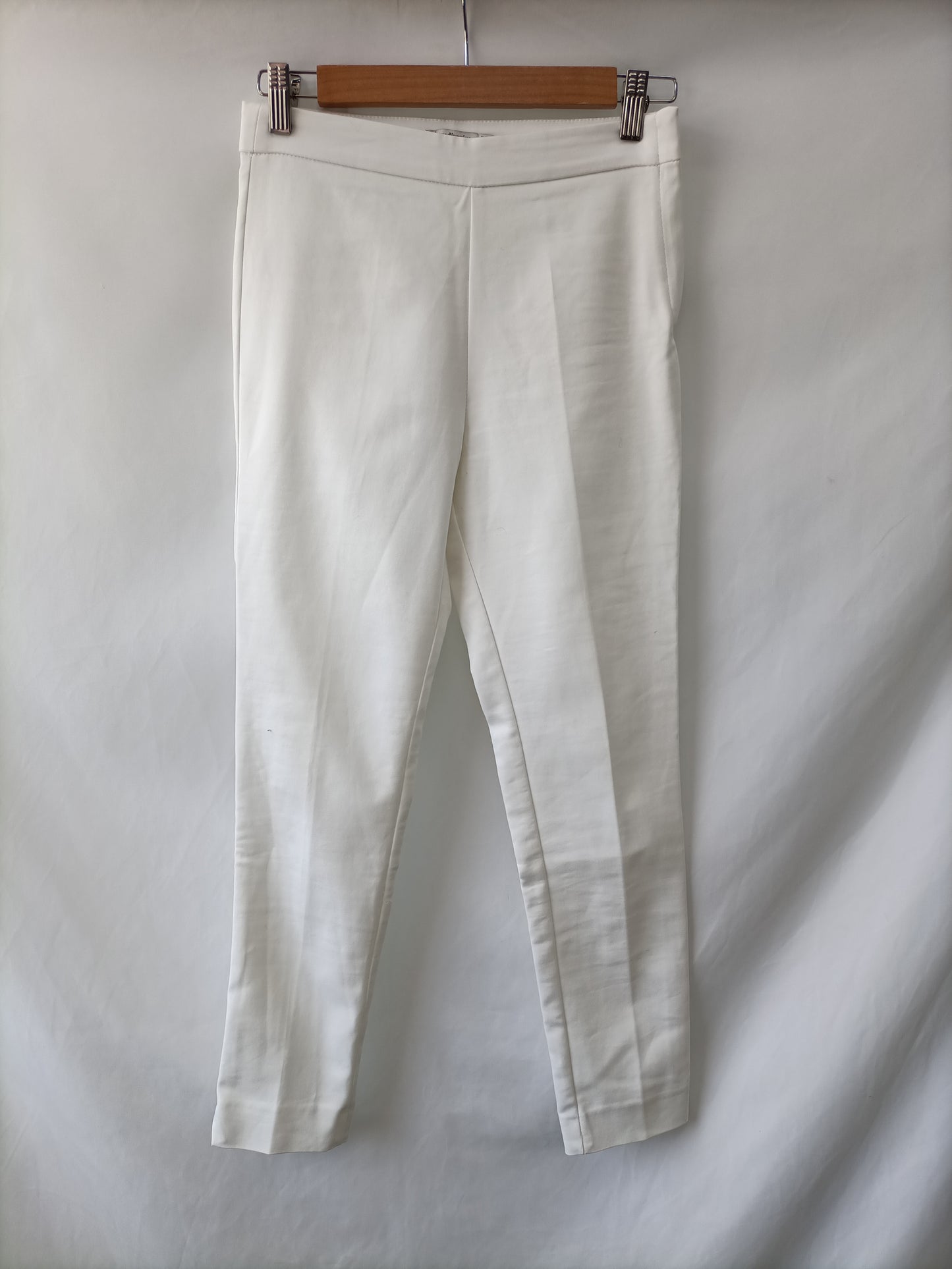 STRADIVARIUS. White skinny trousers, size 36
