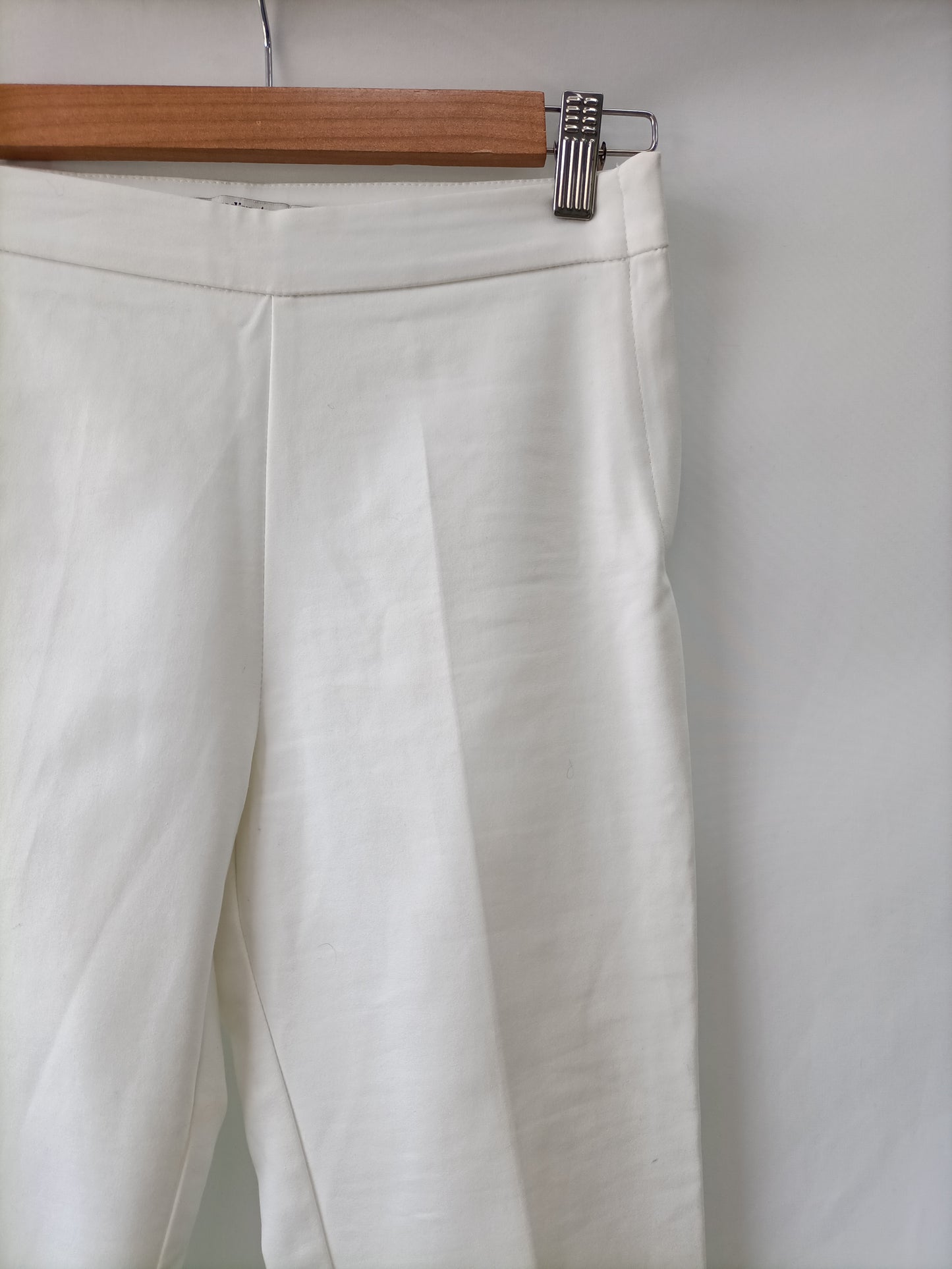 STRADIVARIUS. White skinny trousers, size 36