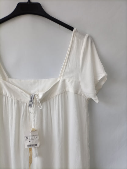 STRADIVARIUS. Blusa blaco roto de manga corta  T.s