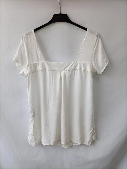 STRADIVARIUS. Blusa blaco roto de manga corta  T.s