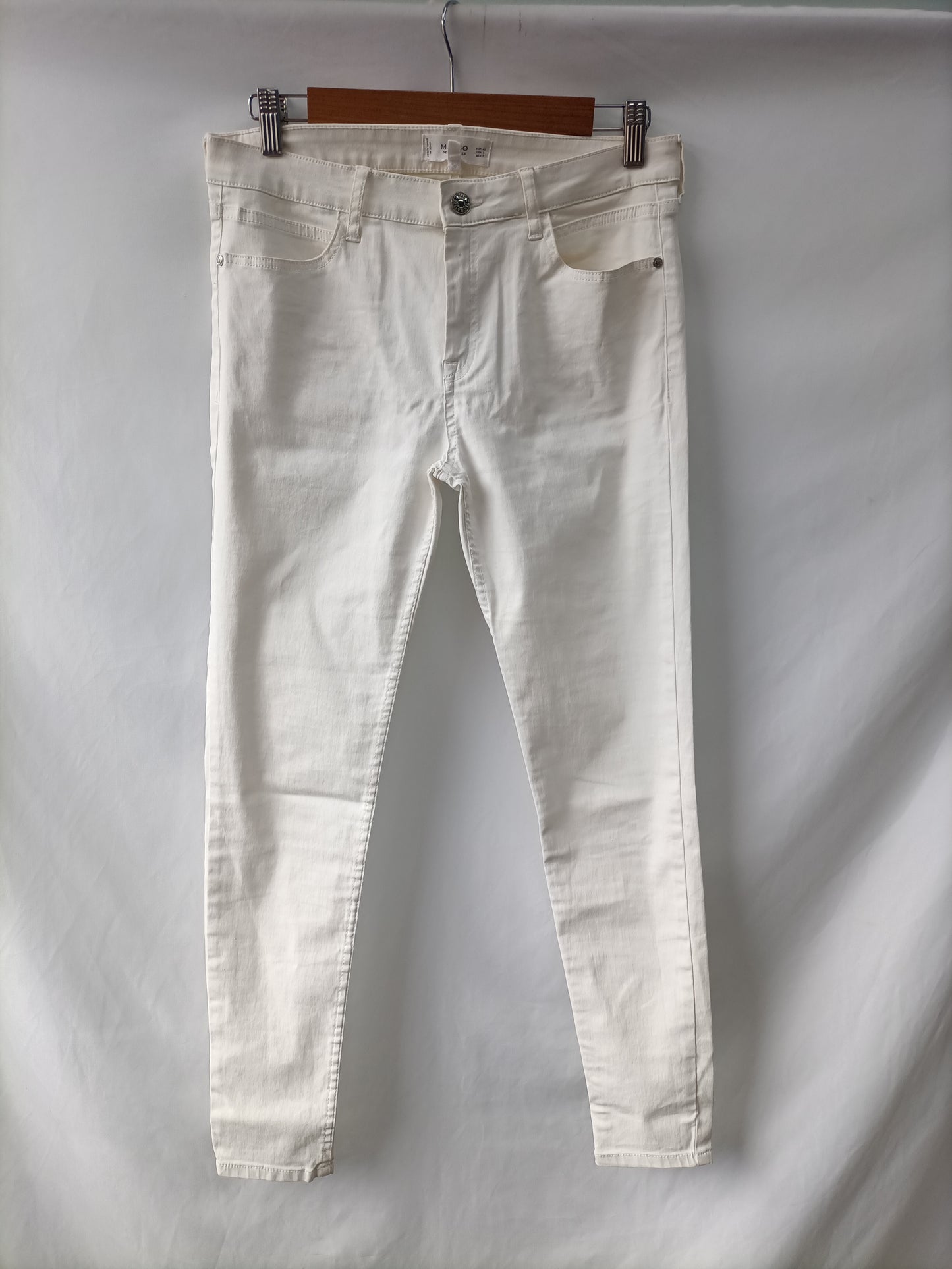 Market. MANGO. Pantalón blanco roto encerado T.40