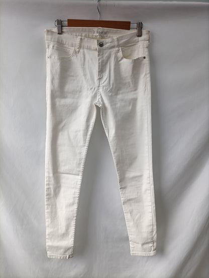 Market. MANGO. Pantalón blanco roto encerado T.40