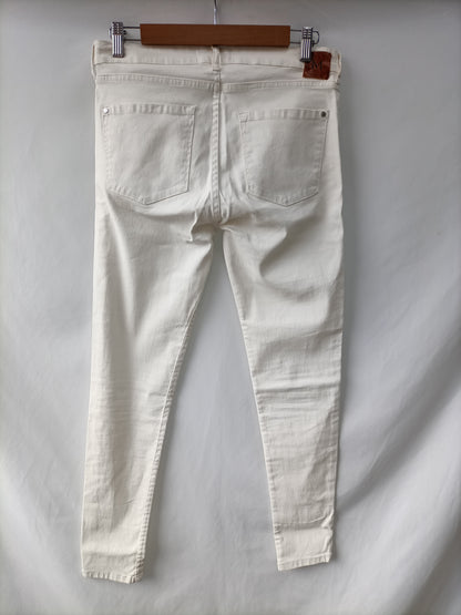Market. MANGO. Pantalón blanco roto encerado T.40