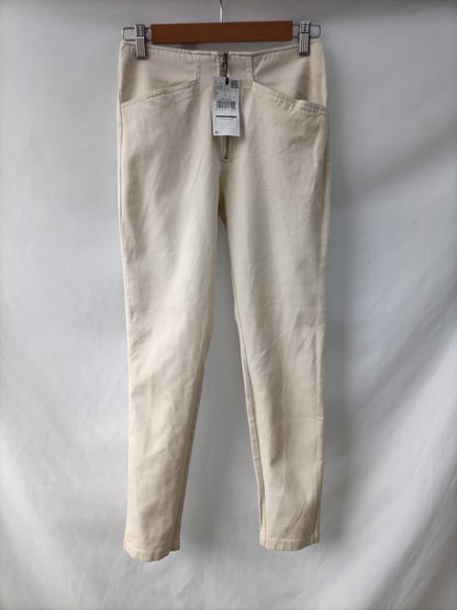 MANGO. Pantalón pitillo beige T.34