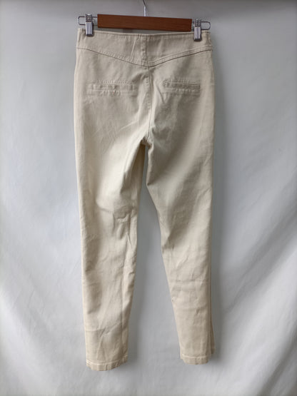 MANGO. Pantalón pitillo beige T.34