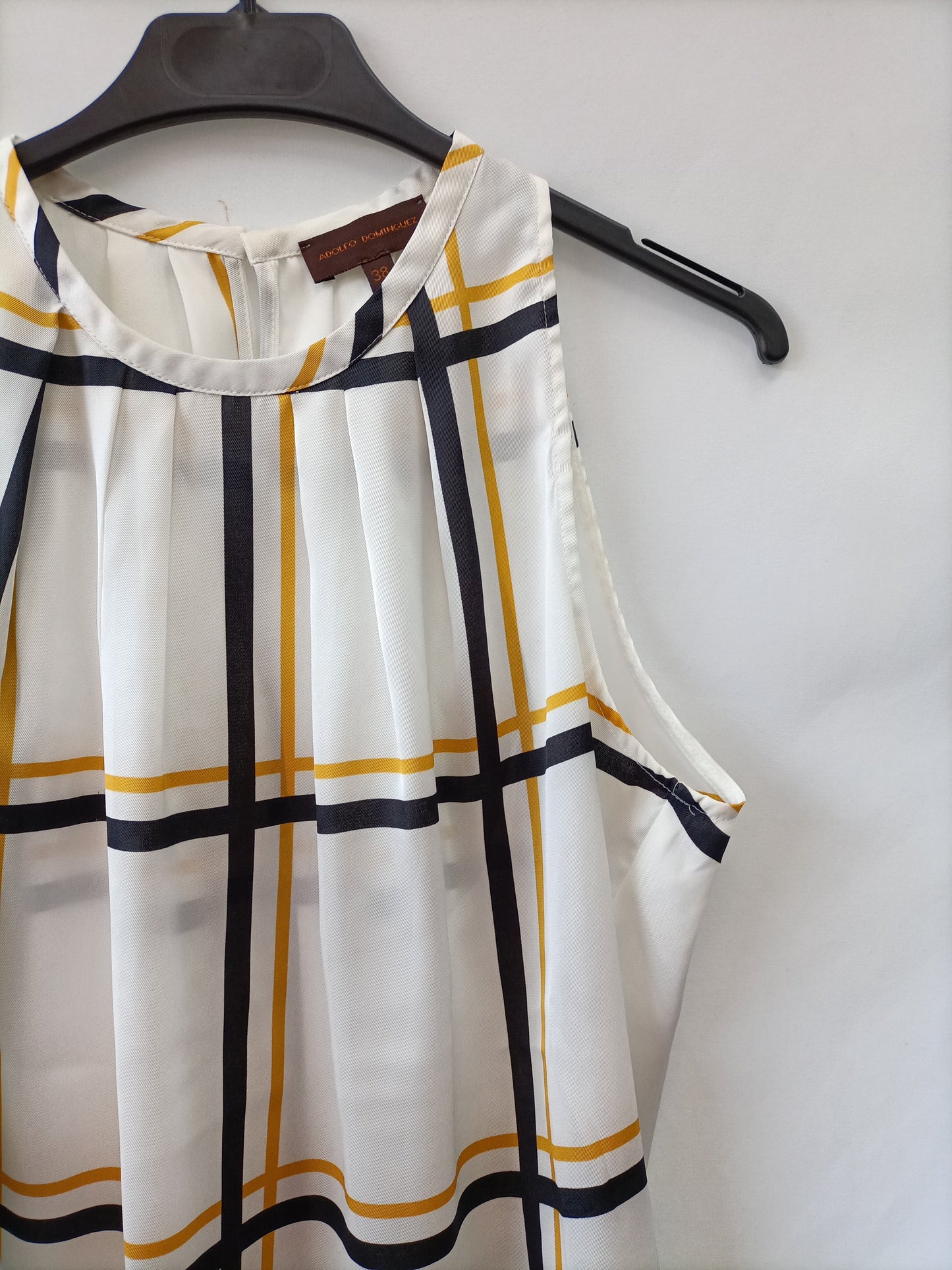 ADOLFO DOMÍNGUEZ. White striped top, size 38