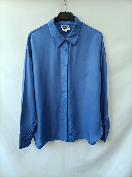 BIMBA Y LOLA. Blusa azul fluida T.s